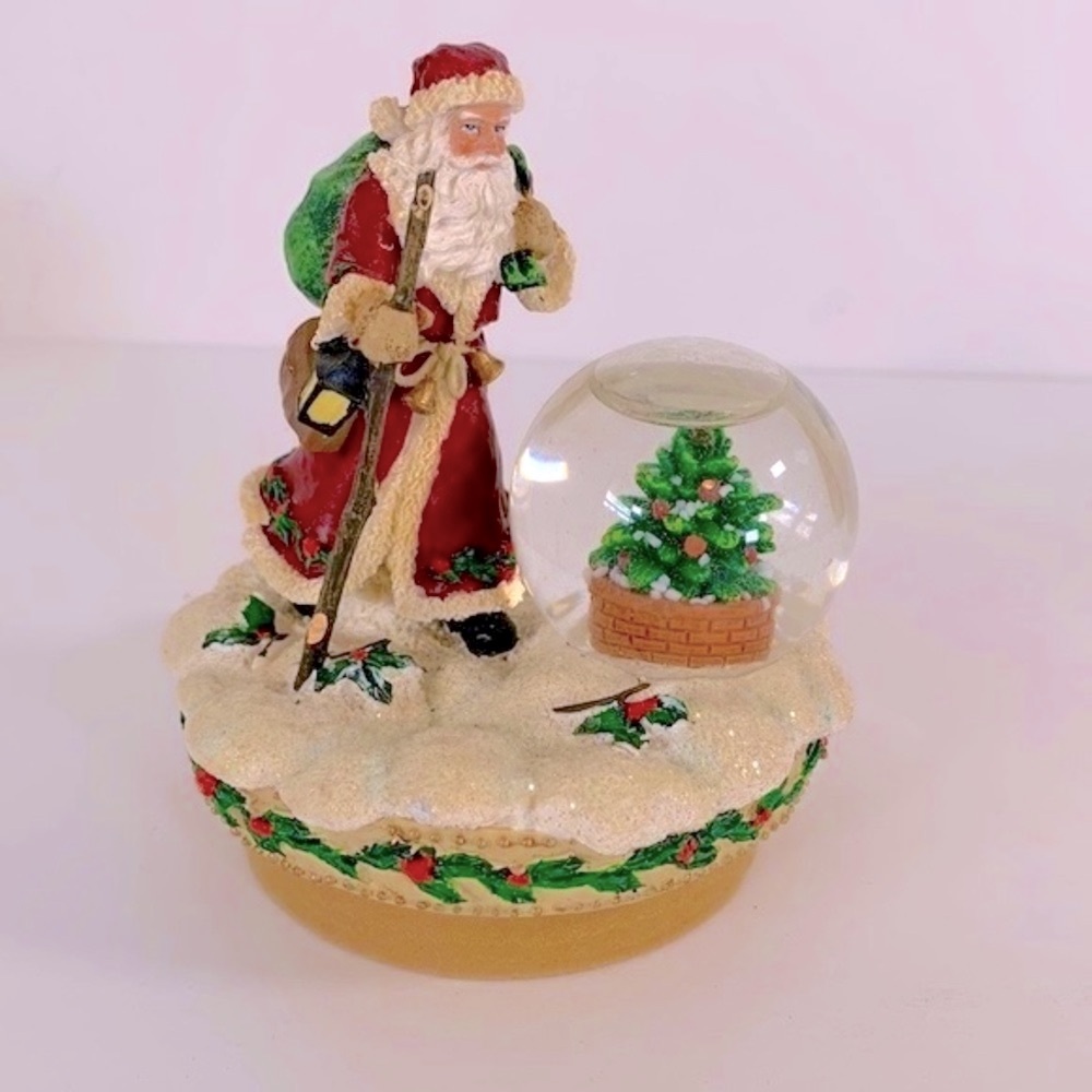 Yankee Candle Holiday Decor Father Christmas & Snow Globe Candle Topper #1034358
